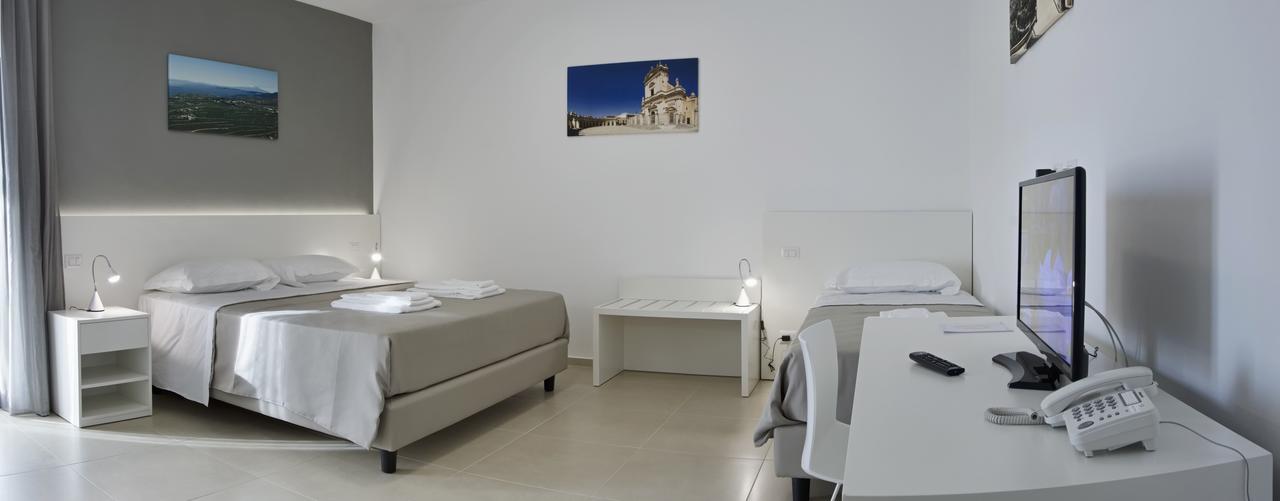 Southeast Hotel Chiaramonte Gulfi Buitenkant foto